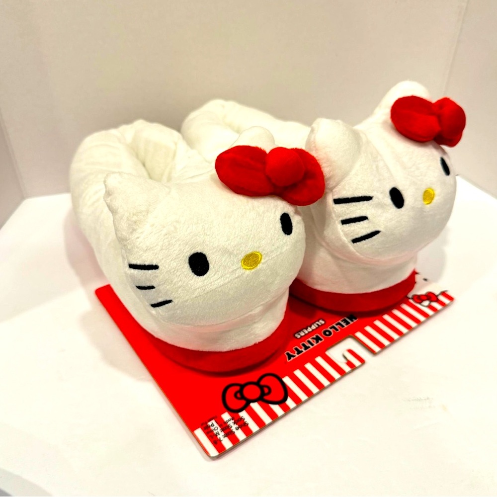 NEW Hello Kitty Slippers - Sz M/L